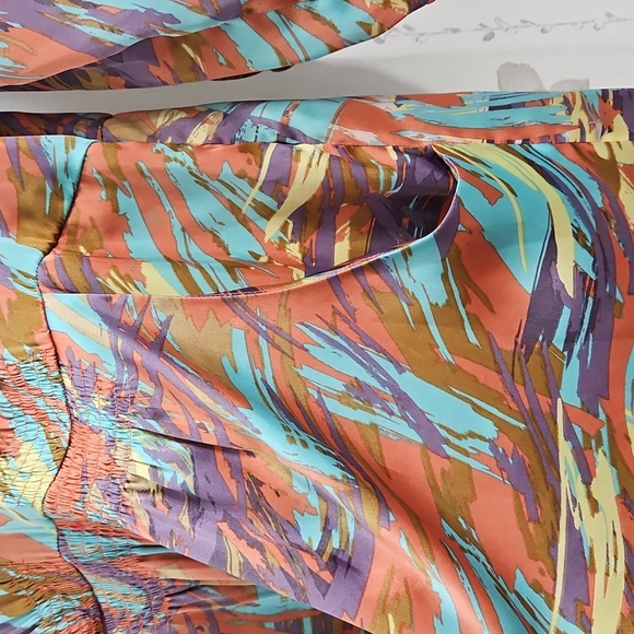 LOVE 21 SILKY SOFT DRESS IN ARTSY PRINT SIZE LGE - Picture 3 of 8